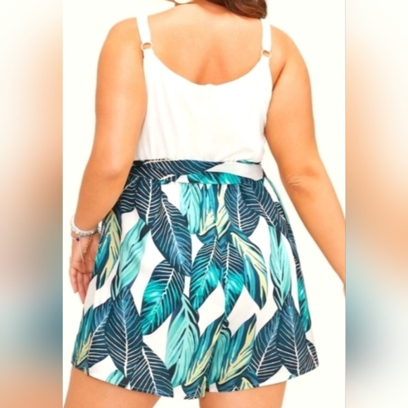 NWT. BloomChic White/Blue Tropical Leaf Print and White Cami Romper Side Tie - Picture 2 of 12